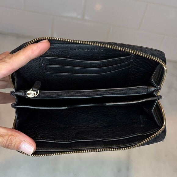 Michael Kors Astor Pebbled Leather Studded Full Zip Wallet - Picture 11 of 15